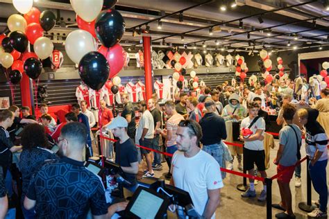 Ajax fans queue for third jersey