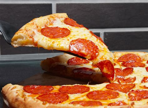 Here's What Happens to Your Body If You Eat Pizza Every Week