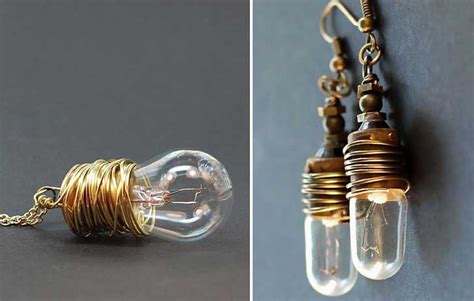 20+ Fantastic DIY Ways To Recycle Old Light Bulbs