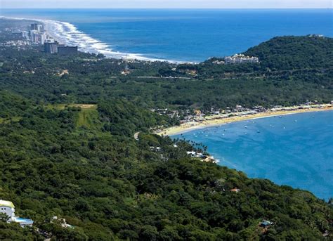 Premium Photo | Beaches near the city of Acapulco Mexico