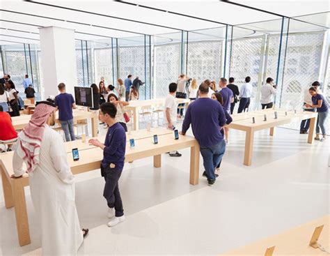 Apple Dubai Mall opens April 27 - Apple