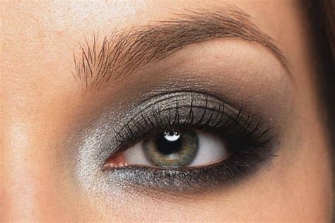 12 Alluring Grey Smokey Eye Makeup Looks - Pretty Designs