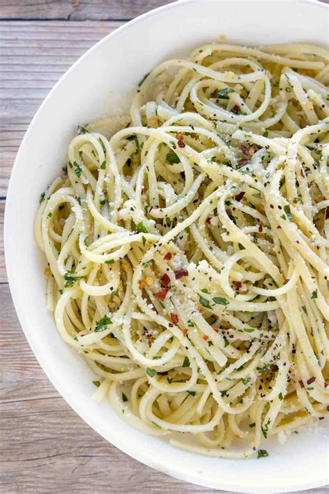 Pasta with Olive Oil and Garlic (pasta aglio e olio) | Chef Dennis