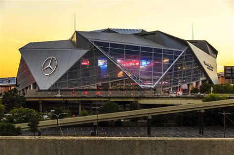 Atlanta Falcons Play First Game in New Stadium | Architect Magazine ...