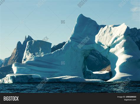 Giant Iceberg Arctic Image & Photo (Free Trial) | Bigstock