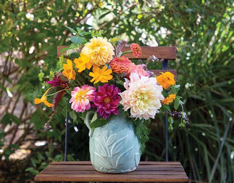 Our Favorite Dahlia Arrangements - Flower Magazine