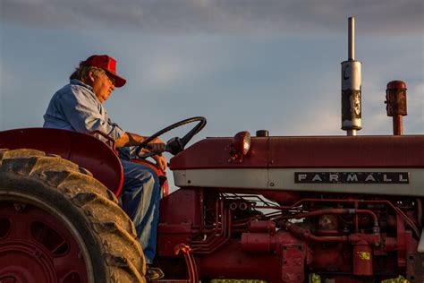 1961 Farmall 404 | Octane Press