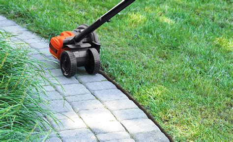 How to Edge a Lawn - The Home Depot