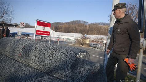 Austria erects fence on Slovenia border – DW – 12/07/2015