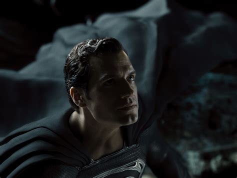 Henry Cavill Returning As Black Suit Superman In Upcoming DC Movie? | GIANT FREAKIN ROBOT