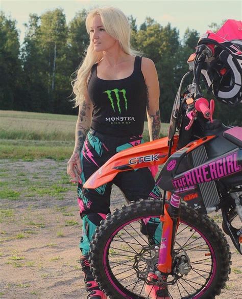 Dirt bike stuff Motocross Love, Motocross Girls, Dirt Bike Girl, Biker Chick Outfit, Bike ...