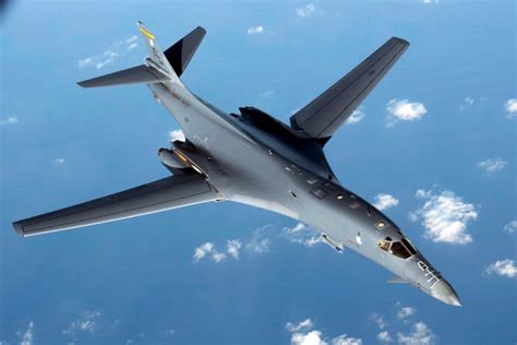 B-1 bomber crashes at South Dakota Air Force base, crew ejects safely | FOX 5 San Diego & KUSI News