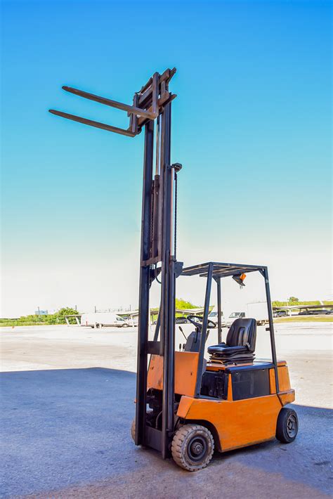 Narrow Aisle Forklifts: Everything You Ever Wanted to Know