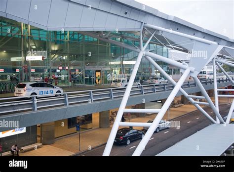 sydney airport terminal building Stock Photo - Alamy