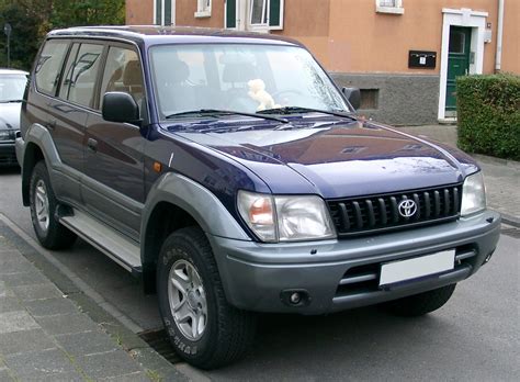 File:Toyota Land Cruiser front 20071025.jpg - Wikimedia Commons