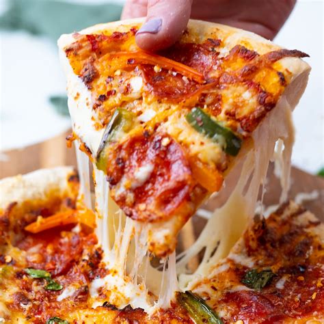 What Is a Cheese Pull? The Food Stylist Secret for the Meltiest Slice ...