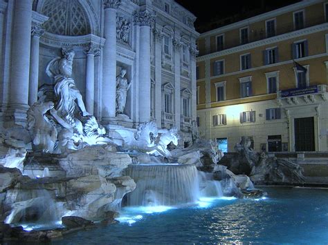 Fontana-Di-Trevi-in-night