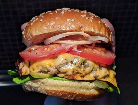 Homemade Cheeseburger : r/burgers