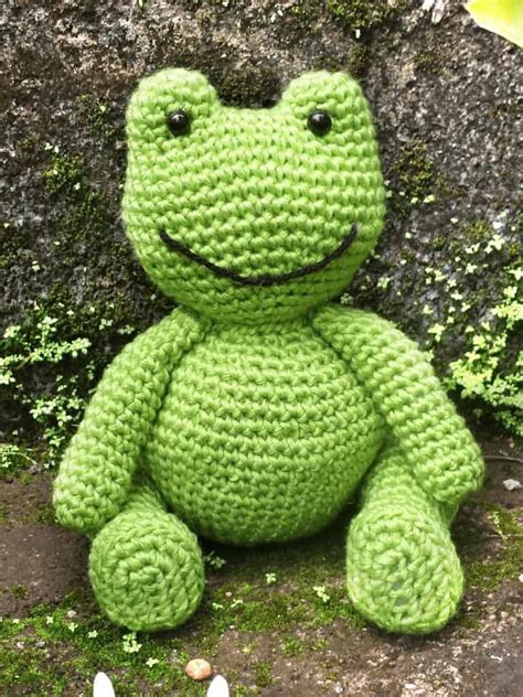 Felicity the Frog Crochet Pattern (Free!)