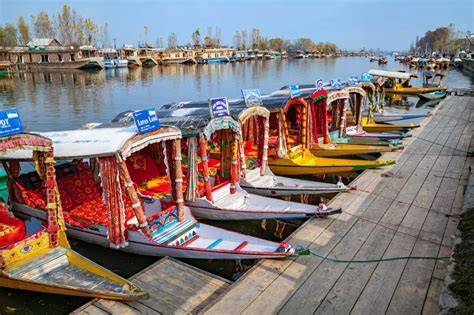 Book Shikara Ride in Dal Lake Srinagar - Online Booking