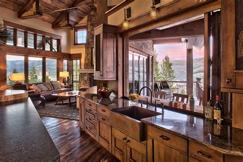 House Design: Rustic ranch house in Colorado opens to the mountains More