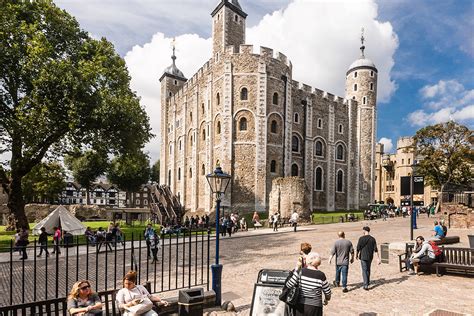 London Attractions.: TOWER OF LONDON