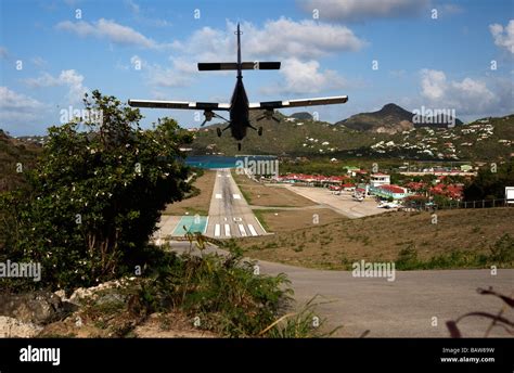 St. barts airport hi-res stock photography and images - Alamy