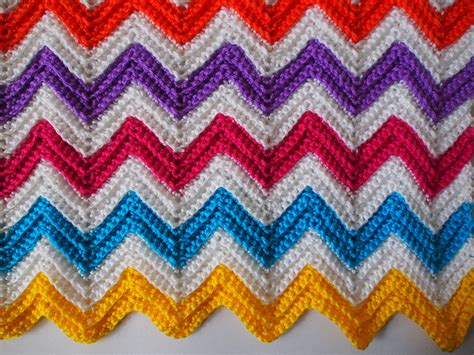 Zali Zig-Zag Crochet Chevron Blanket Tutorial - Knittting Crochet