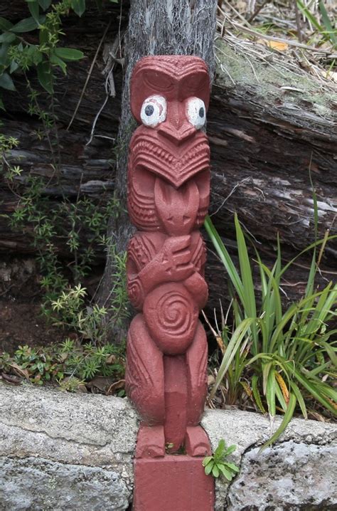 MAORI WOOD CARVING