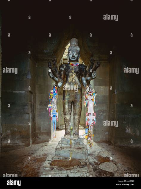 Statue of Vishnu Angkor Wat Stock Photo - Alamy