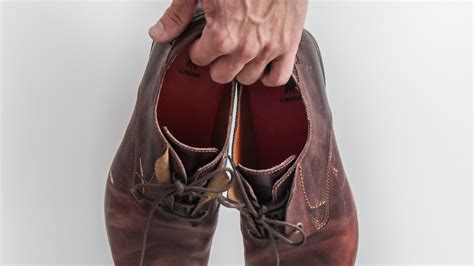 Shoe Odor Remedies: How to De-Stink Smelly Shoes - Utopia