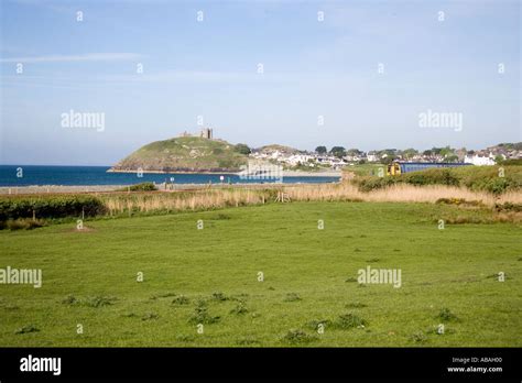 Train passing Criccieth castle,Snowdonia, North Wales Stock Photo - Alamy