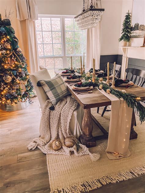 Simple Christmas Table Decor Ideas