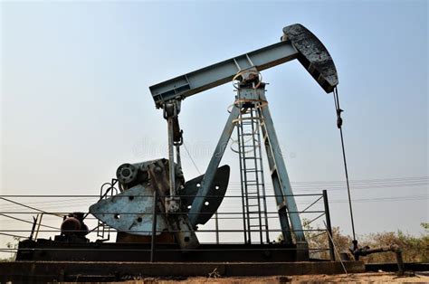 Pumpjack Pumping Crude Oil from Oil Well Stock Image - Image of pumping, field: 39556175