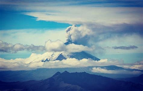 Erupting Cotopaxi Volcano (Photo) | Quito Ecuador