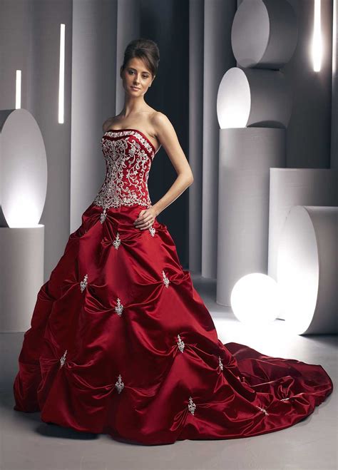 WEDDING NESTA: Red Wedding Dress