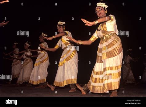 MOHINIYATTAM THE TRADITIONAL DANCEFORM OF KERALA Stock Photo - Alamy