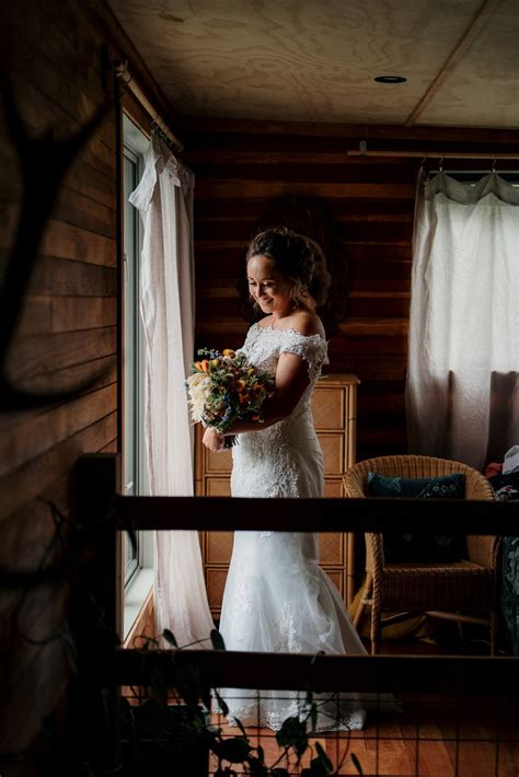 The Cutest, Coziest Wedding at Hobbiton — Dear White | Auckland Wedding ...