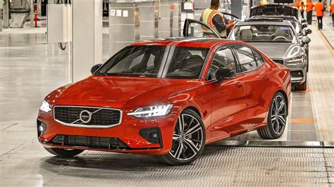 Volvo revela nova geração do S60, que chega ao Brasil em 2019