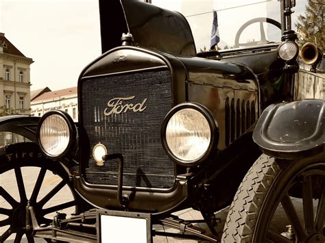 6 Great Online Sources for Classic Car Parts | Reader's Digest