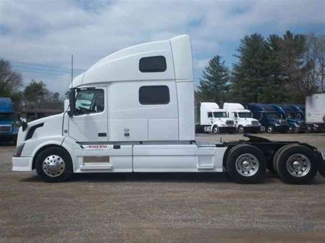 Volvo 780 (2012) : Sleeper Semi Trucks