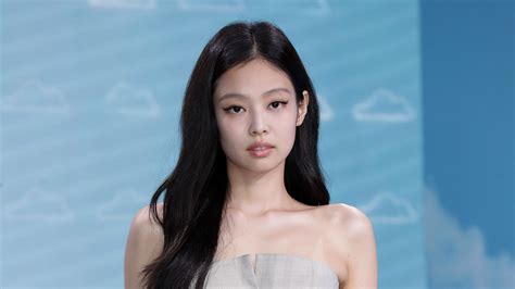 BLACKPINK’s Jennie Leaves Melbourne Stage Abruptly Due to “Deteriorating Condition” | Teen Vogue