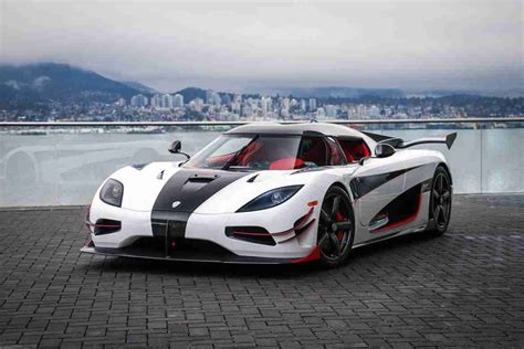 Koenigsegg Agera RS: Review of The Fastest Car in the World