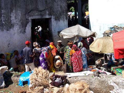 Comoros Facts, Culture, Recipes, Language, Government, Eating ...