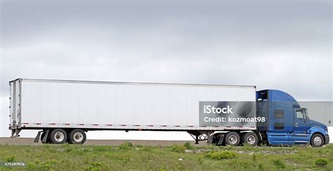 Side View Of A Semi Tractor Trailer Truck Transporting Freight Stock Photo - Download Image Now ...