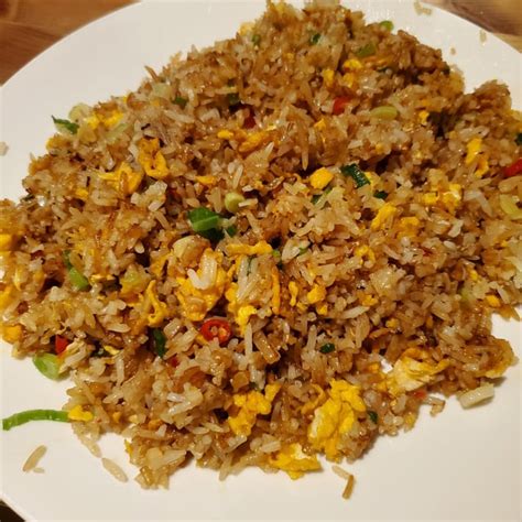 I made Uncle Roger's egg fried rice (with white pepper and bird's eye chili) : r/UncleRoger