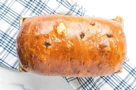 Classic Raisin Bread {Cinnamon Swirled Loaf}