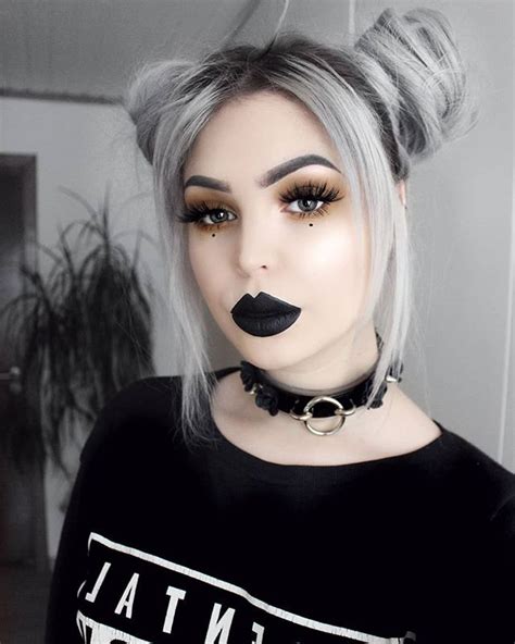 Pin von Katie auf Fashion & Makeup | Frisuren mit pony, Gotik schminke ...