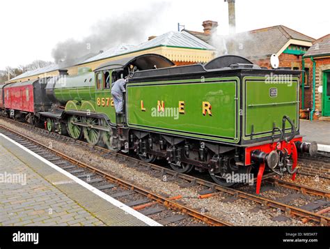 Lner b12 8572 steam locomotive hi-res stock photography and images - Alamy