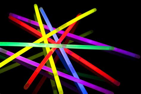 The Possible Role of Glow Sticks—Yes, Glow Sticks—in Treating Alzheimer’s - Martinos News